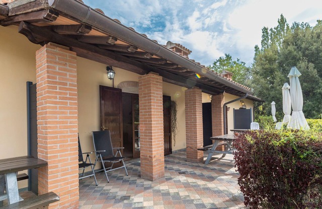 Apartment 'Papavero' with Shared Pool, Wi-Fi and Air Conditioning