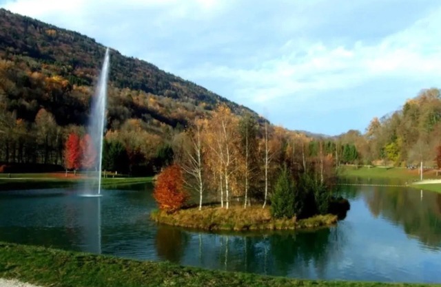 Apartment 'Petit Nid Entre Lac Et Montagnes' with Shared Pool, Private Garden and Wi-Fi