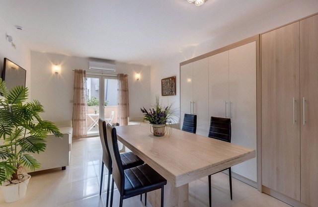 Apartment Pineta 1, offers you comfort for your ideal vacation, located in Artatore.