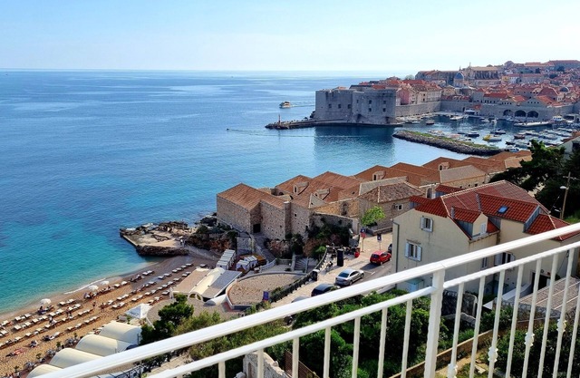 *Apartment Primavera with stunning views of Old Town and sea