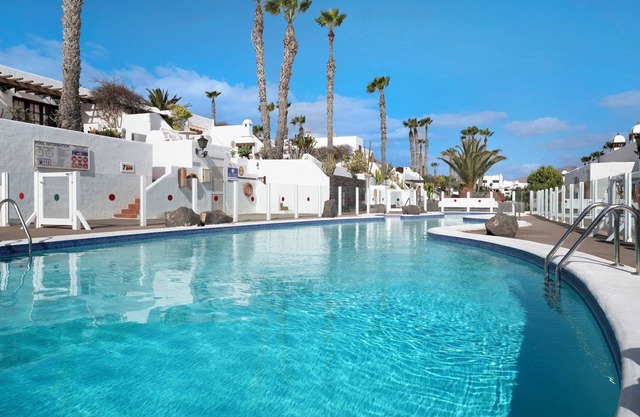 Apartment "Puerto Chico Q" with Sea View, Shared Pool, Terrace, A/C & Wi-Fi