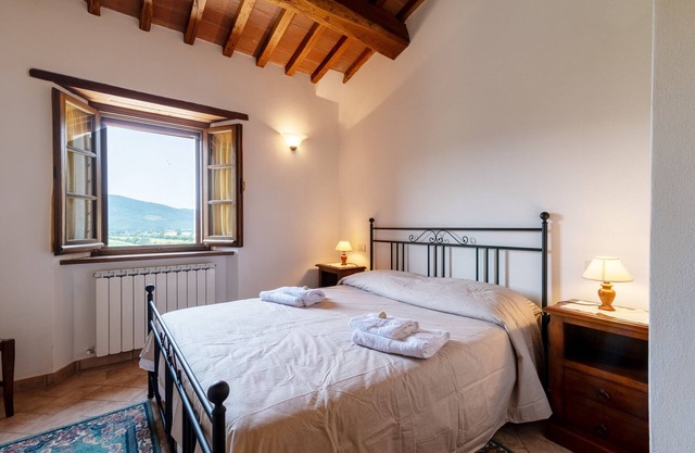 Apartment "Pugnano Alto - Tartufo" with Shared Pool and Wi-Fi