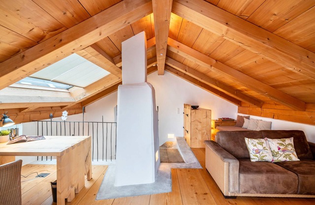 Apartment 'Rathausgasse' with Balcony and Wi-Fi