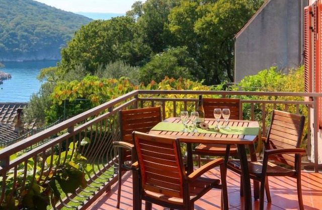 Apartment Regina (ICS103) in Cres/Cres - 5 persons, 2 bedrooms