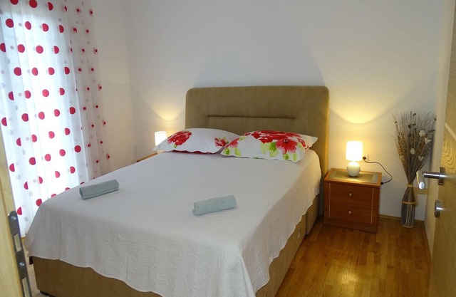Apartment Rončević 2 mit Meeresblick