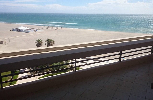 Apartment seafront luxury building Canet sud with parking WIFI access
