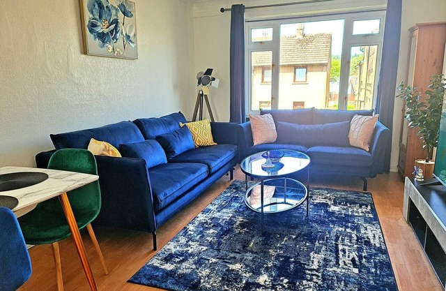 Apartment Sleeps 7 Near Attractions