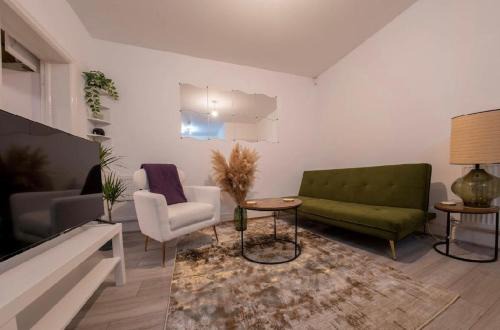 Apartment-Sleeps4-Parking-Balcony