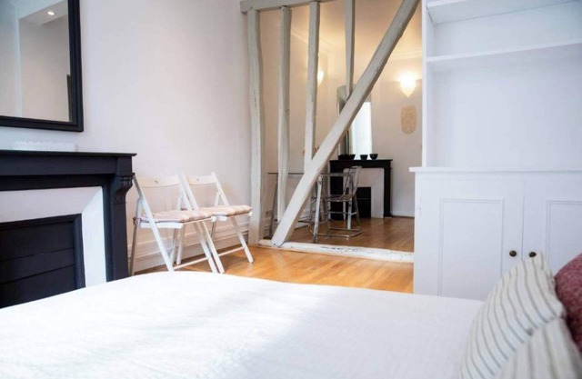 Apartment 'Studio Calme Jardin Luxembourg' with Wi-Fi