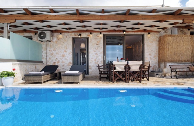 Apartment 'Suite Iro' with Sea View, Wi-Fi and Air Conditioning