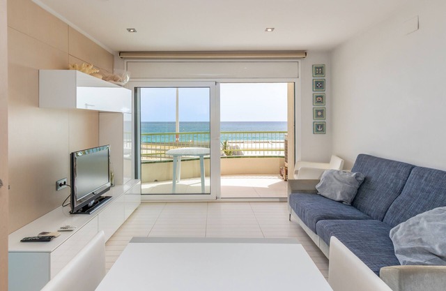 Apartment 'Super Beach 2' with Sea View, Balcony and Wi-Fi