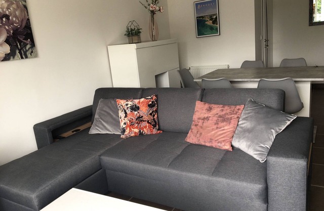 APARTMENT T3 Small sea view 150 meters from the beach.