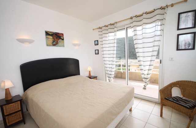 Apartment T4 - Sea view in small residence