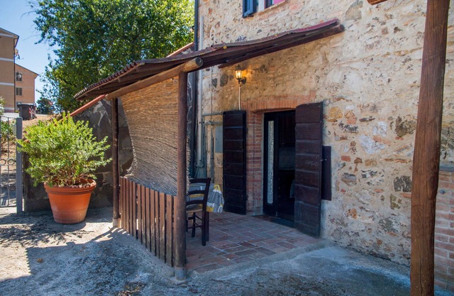 Apartment 'Taverna' with Private Terrace, Shared Garden and Wi-Fi
