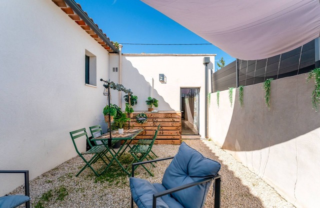 Apartment 'Une Parenthèse En Luberon' with Private Garden, Wi-Fi and Air Conditioning