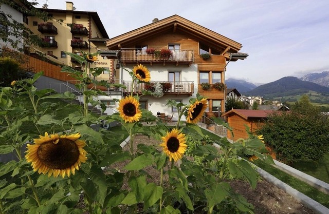 Apartment 'Villa Prafiori Genziana' with Mountain View, Shared Garden, Terrace & Wi-Fi