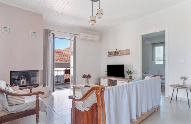 Apartment 'Vrettos Home' with Sea View, Wi-Fi and Air Conditioning