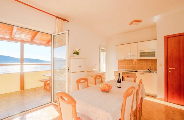 Apartment with a balkony with wide views from above over the bay, 3 bedrooms, 4 bathrooms