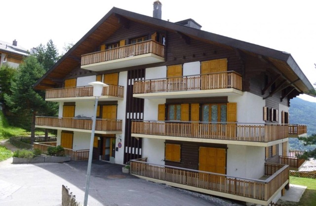 Apartment with balcony views of Nendaz