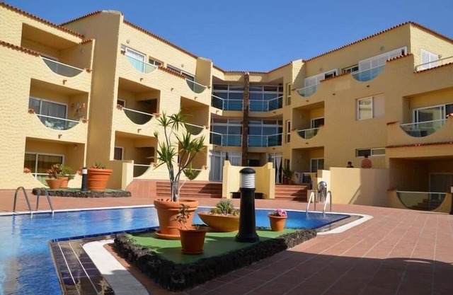 Apartment with balcony and sea view, close to the beach