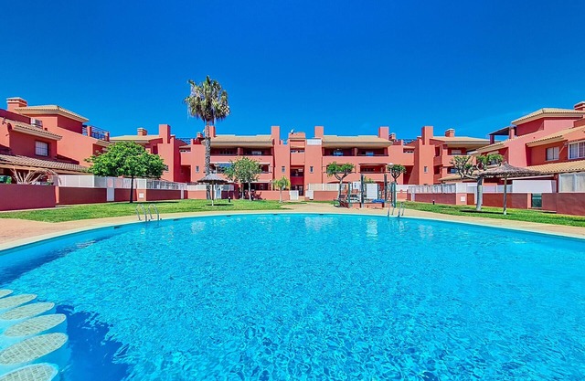 Apartment with direct access to the pool