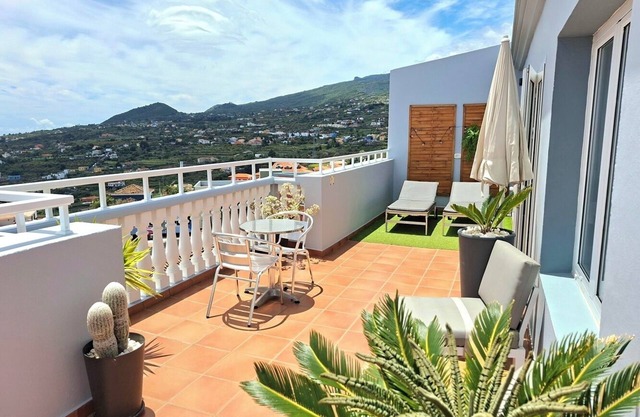 Apartment with sea and mountain views. Close to everything and ideal connections.