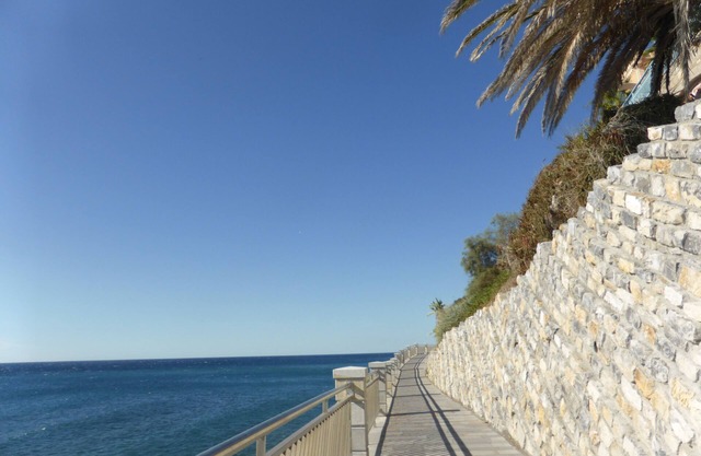 Apartment with sea view, modern equipment, WiFi, private parking