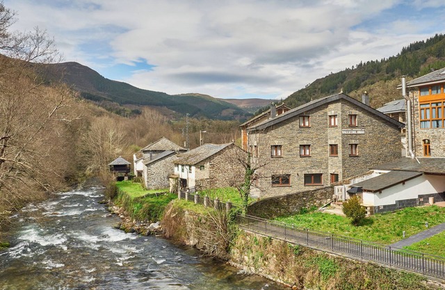 Apartment with Shared Garden and WIFI Valle del Ibias 1 Left