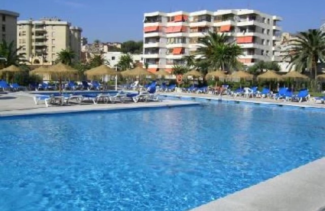 Apartment with sunny terrace in complex with swimming pool, close to the beach