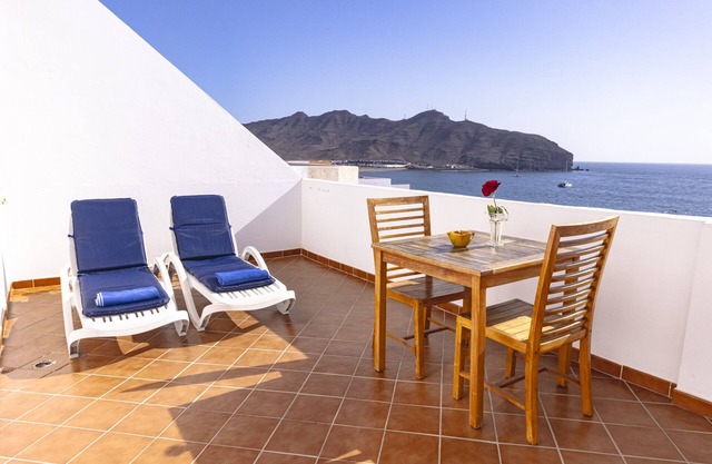 Apartment with terrace, sea views, and satellite TV via Wi-Fi 600 MB