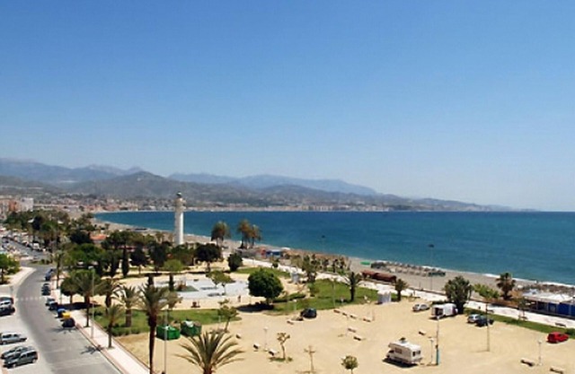 Apartments 300m from the beach with pool and A/C in Torre del Mar
