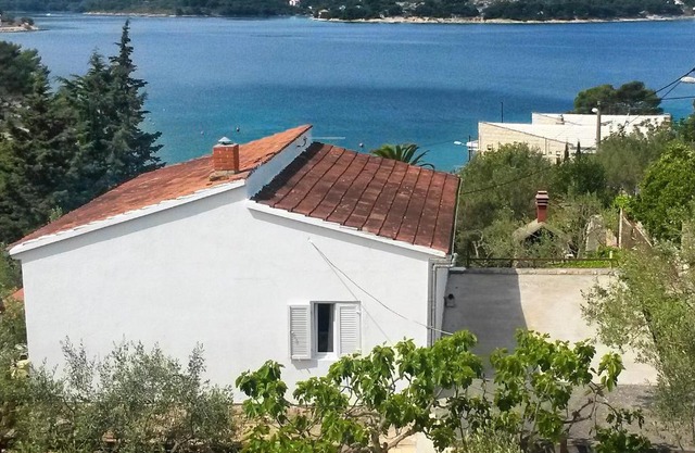 Apartments by the sea Necujam, Solta - 8691