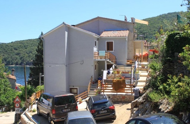 Apartments by the sea Valun, Cres - 8081