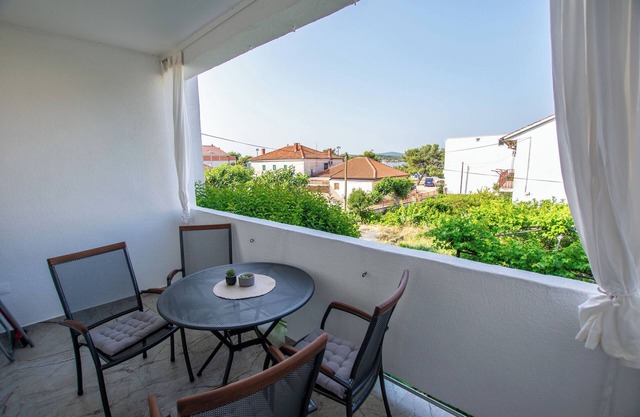 Apartments Josip (27001-A1) - Turanj