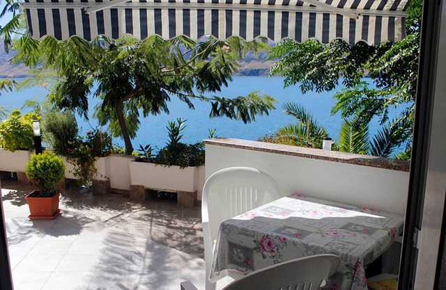 Apartments Ljubica (90181-A1) - Metajna - island Pag