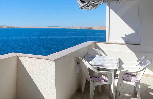 Apartments Ljubica (90181-A4) - Metajna - island Pag