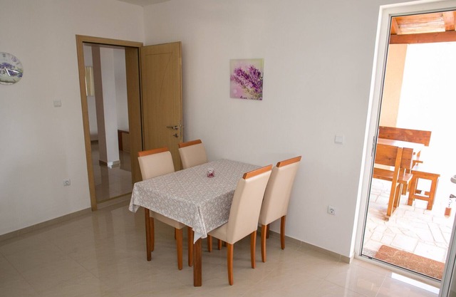 Apartments Nedjeljko (26941-A1) - Zubovici
