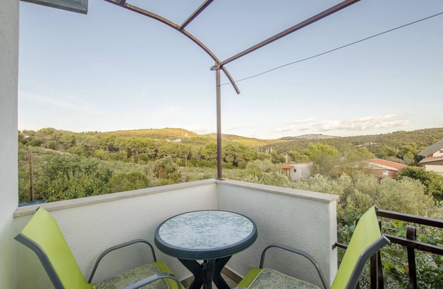 Apartments Oliva (10981-A2) - Maslinica