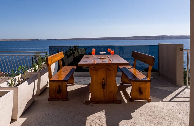Apartments Rina - one bedroom apartment with a sea view A2