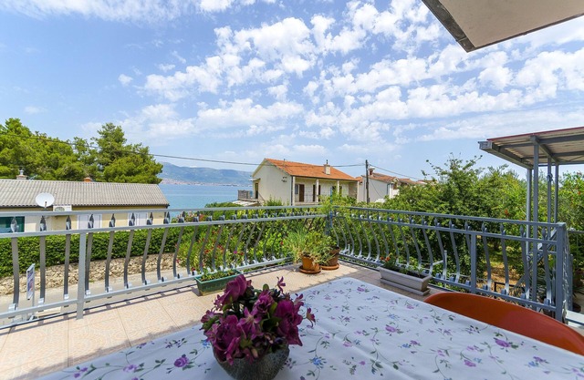 Apartments Vanja (55081-A2) - Arbanija (Ciovo)