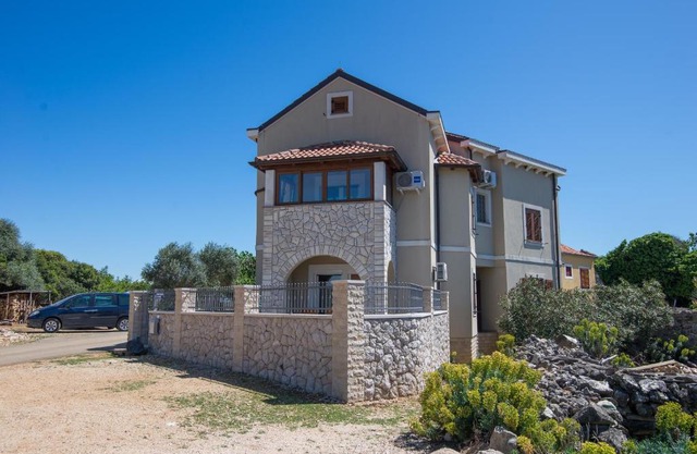 Apartments with parking space Punta kriza, Cres - 8082