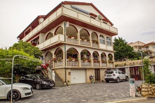 Apartments with swimming pool Lopar, Rab - 22978