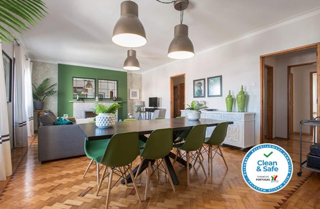 APOLONIA 4 FRONTAL. In the center of the monumental Lisbon