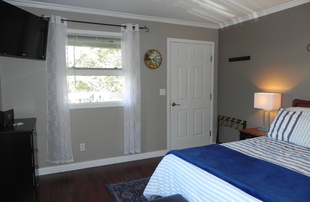 Apostle Is.'s gateway/next scenic marinas/fireplace/jacuzzi/corner w 4 windows