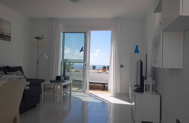 App. w. wonderful sea view- beach within walking distance- centrally located-WLAN -Netflix