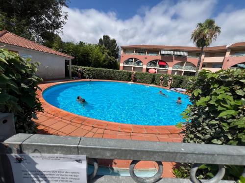 Appart bord de mer avec piscine