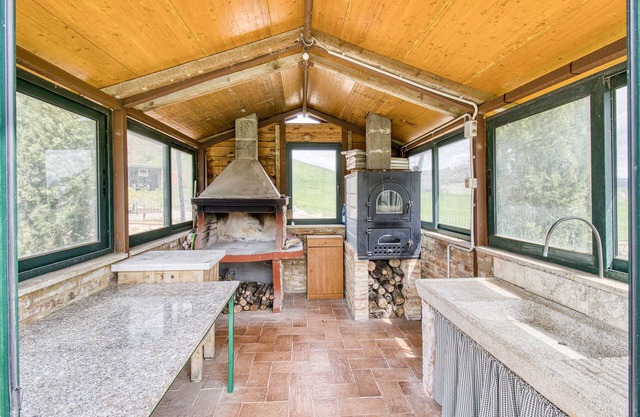 Appartamento Girasole Shared Pool, Asciano, Italy