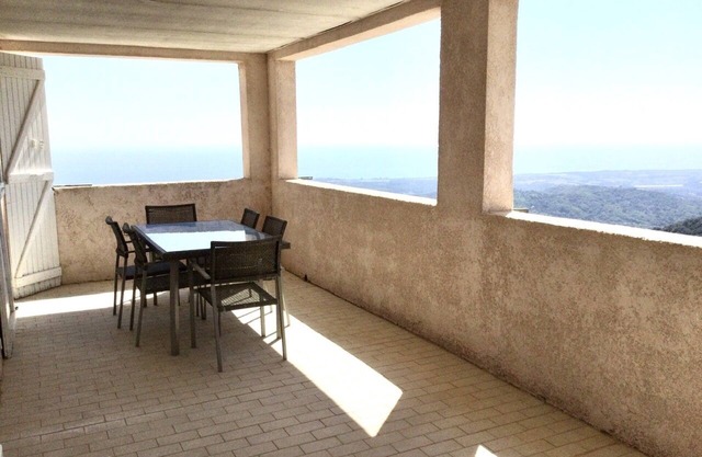 Appartement vue Mer, Pied de Montagne