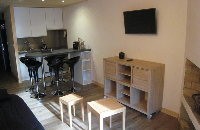 Appartement 2 Pièces, Ski au Pied, Balcon Sud, Confort pour 6 - FR-1-459-62