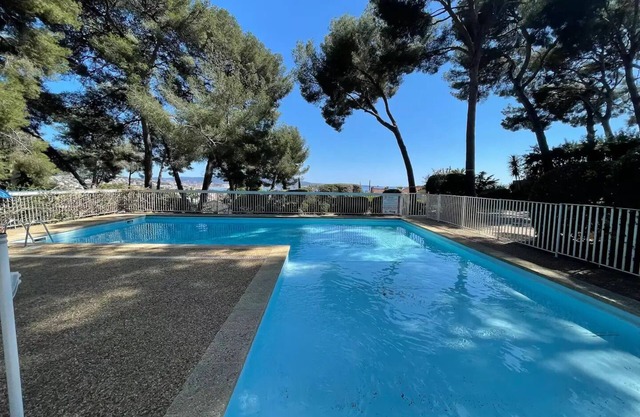 Appartement 4 Places à Sanary Avec Vue Mer et Piscine